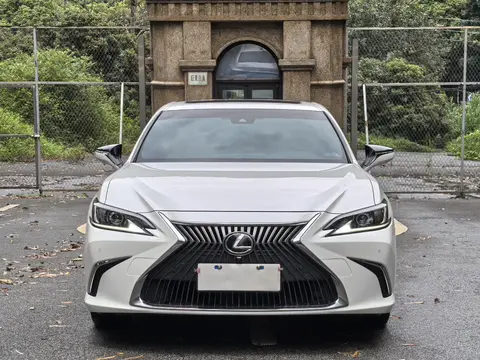 16万多拿下雷克萨斯ES，家用代步的精致之选