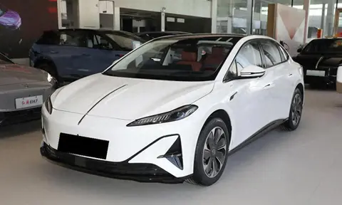 新平台首款轿车，红旗天工05静态详尽体验